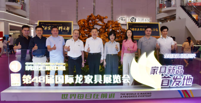 破局&启幕｜前进汇展中心 • 秋季家具展：以展为翼，龙江家具再赴“秋实之约”、共启“成长之路”